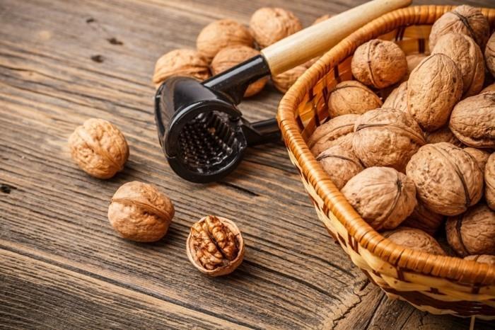 terveellisesti syövät saksanpähkinät syövät rasvaisia ​​tuotteita