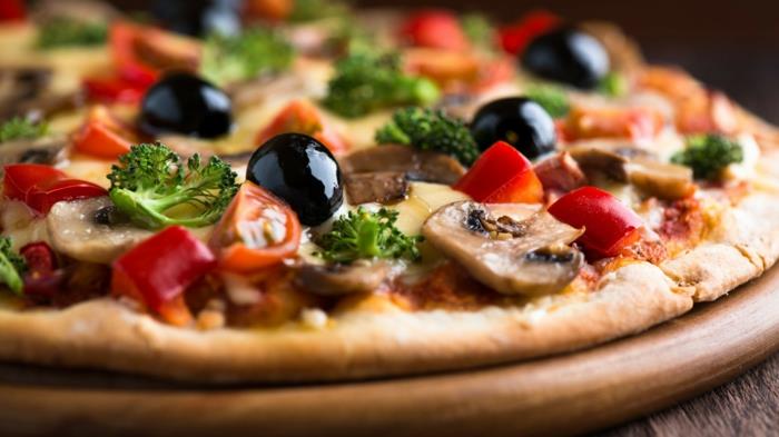 terveet rasvat terveys vegaani pizza sienet oliivit parsakaali tomaatit paprika