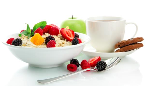 terveellisiä aamiaisideoita hedelmät kaurapuuro orgaaniset keksit tee