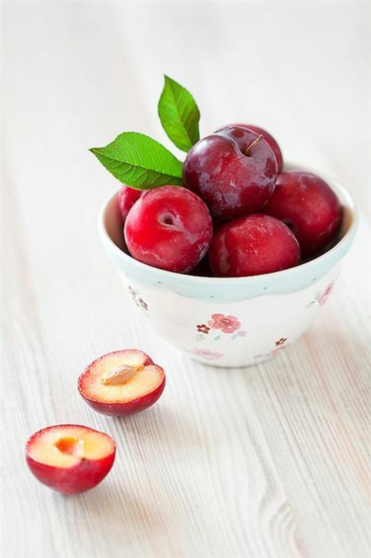 terveellisiä aamiaisideoita vinkkejä luumut hedelmät