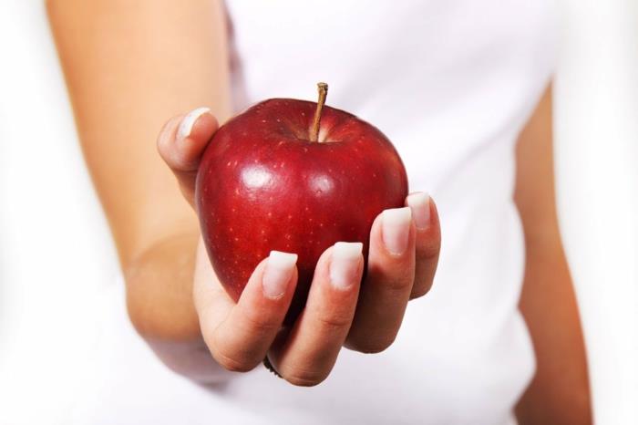 terveet kynnet oikein syö hedelmiä omenoita