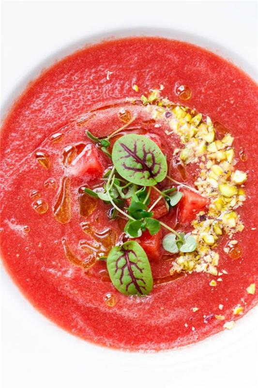 terveellinen syöminen kylmät keitot tomaattikeitto gazpacho
