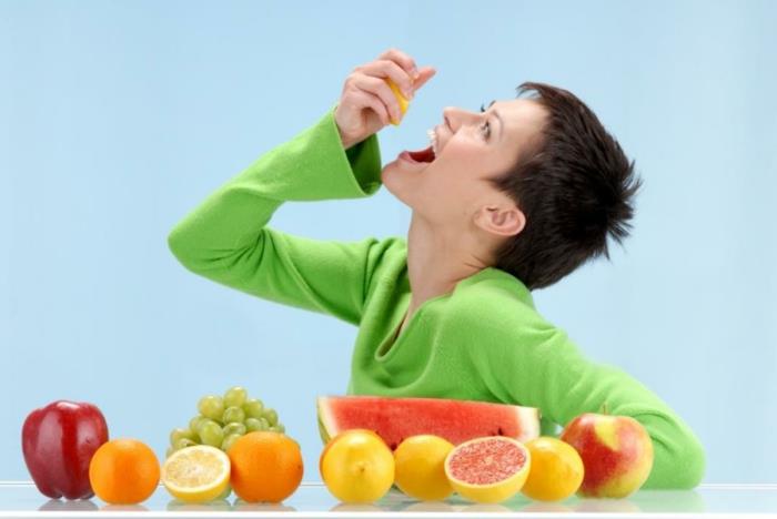 terveellinen ruoka syöminen hedelmät lapset aikuiset
