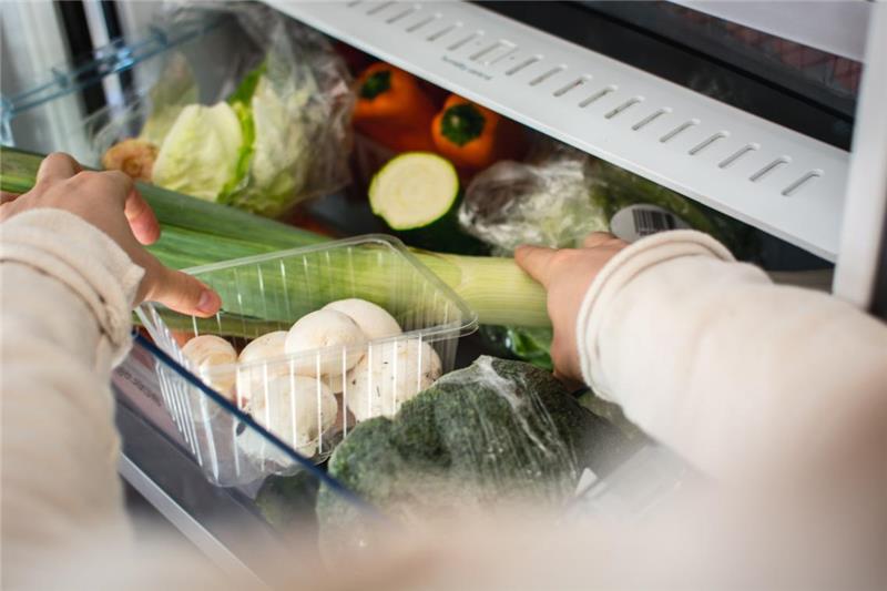 terveellisiä vihanneksia jääkaapissa