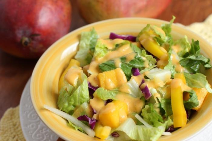 terveellinen ruoka vihannekset raaka salaatti mango koristelu