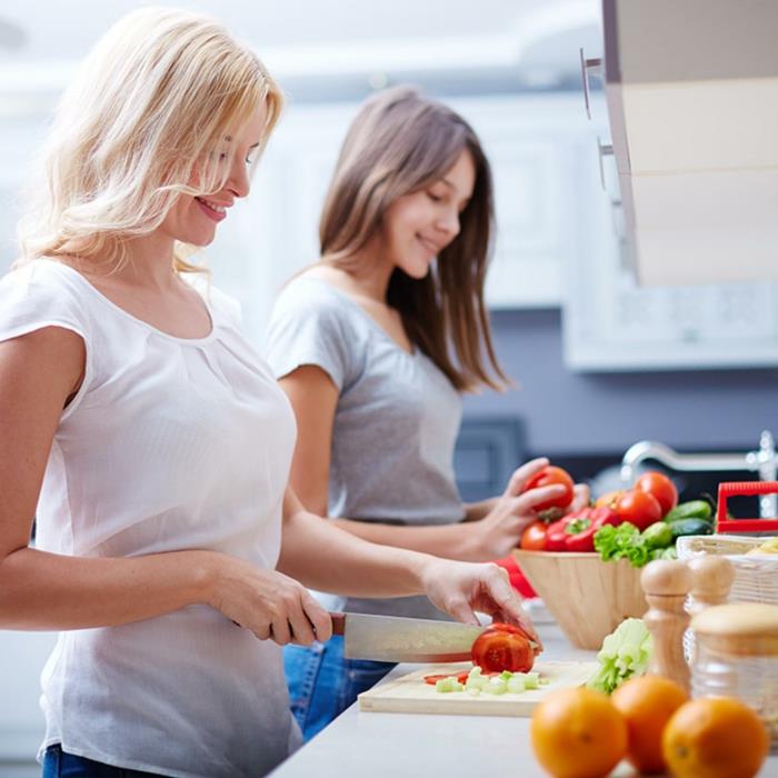 terveellinen syöminen terve kroppa valmistelee ruokaa