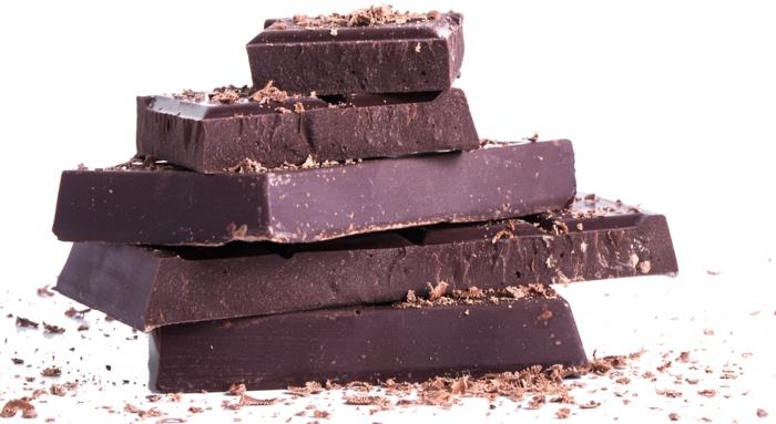 terveellinen syöminen musta suklaa syö terveenä