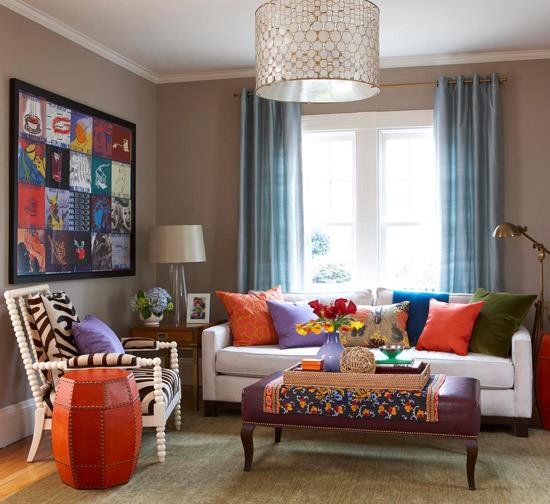 rohkea värimaailma olohuoneeseesi tyylikäs puoli ja sohvapöytä oranssi ja violetti
