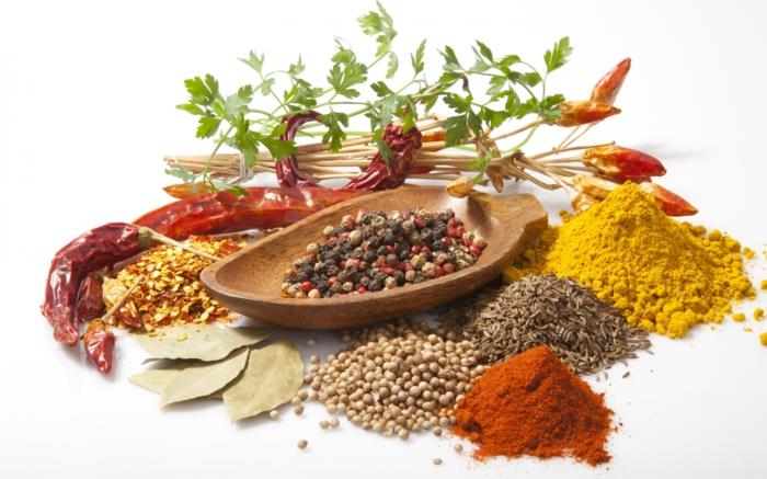 mausteet verkossa terveelliset ruoanlaittoyrtit persilja pippuri paprika