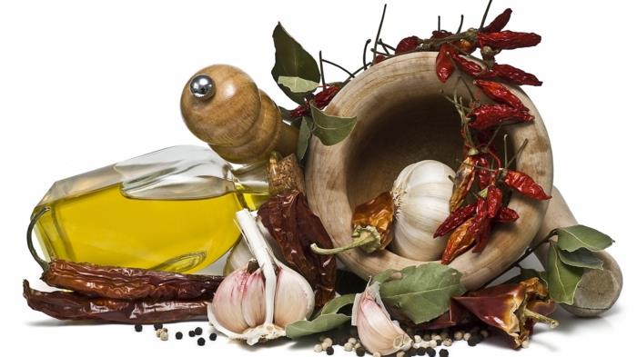 mausteet verkossa terveellinen ruoanlaitto välimeren keittiö valkosipuli laakeri oliiviöljy