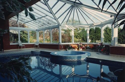 lasi katto sisäuima -allas suunnitteluidea jaccuzzi