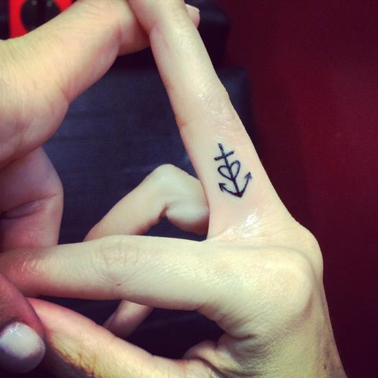 usko rakkaus toivo tatuointi sormen tatuointi