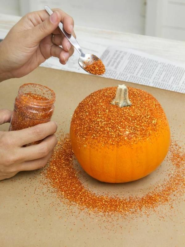 kimalteleva halloween -kurpitsa tee sisustusideoita itse