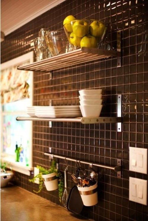 kiiltävä tumma keraaminen keittiöpeili suunnittelee keittiön hyllyt lasi