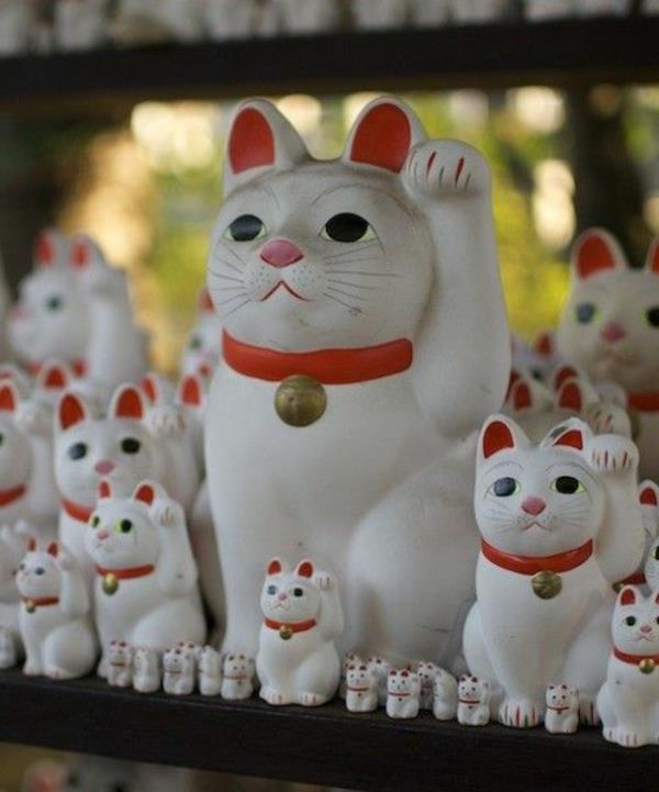onnekas viehätys tarkoittaa japani valkoinen kissa maneki nekos