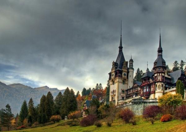 halvat lomakohteet romania peles castle