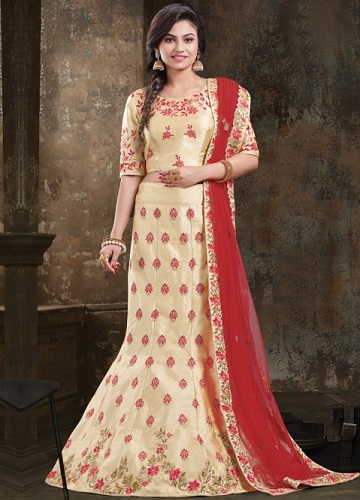 Arany Lehenga Vörös Dupattával