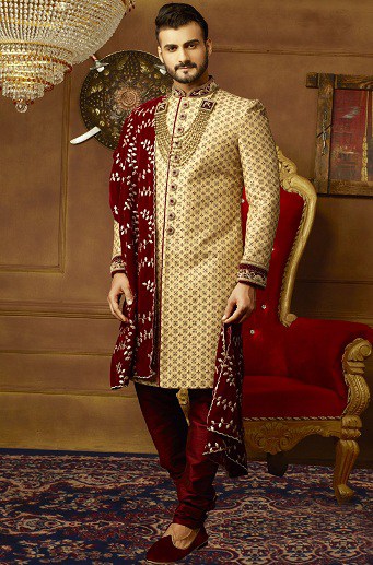 Maroon og guld Sherwani