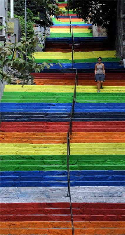 graffiti piirustus istanbul turkki sateenkaari portaat