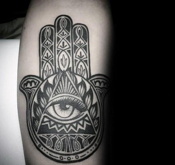 graafinen hamsa -tatuointi silmällä