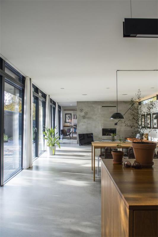 harmaa lattia betonilattia minimalistinen avoin tila vasen katto korkeat ikkunat paljon päivänvaloa