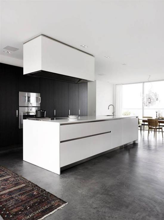 harmaa lattia viileä ilme betonilattia moderni minimalistinen keittiö pieni värikäs juoksija