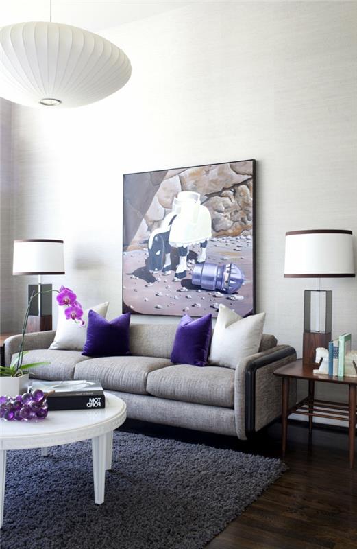 harmaa sohva olohuone sisustus esimerkkejä violetti aksentti