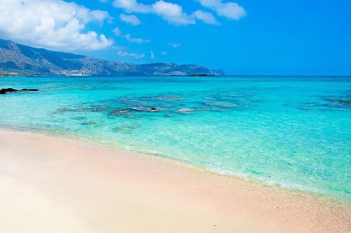 Kreikan saaret kirkas vesi hieno hiekka kesäloma