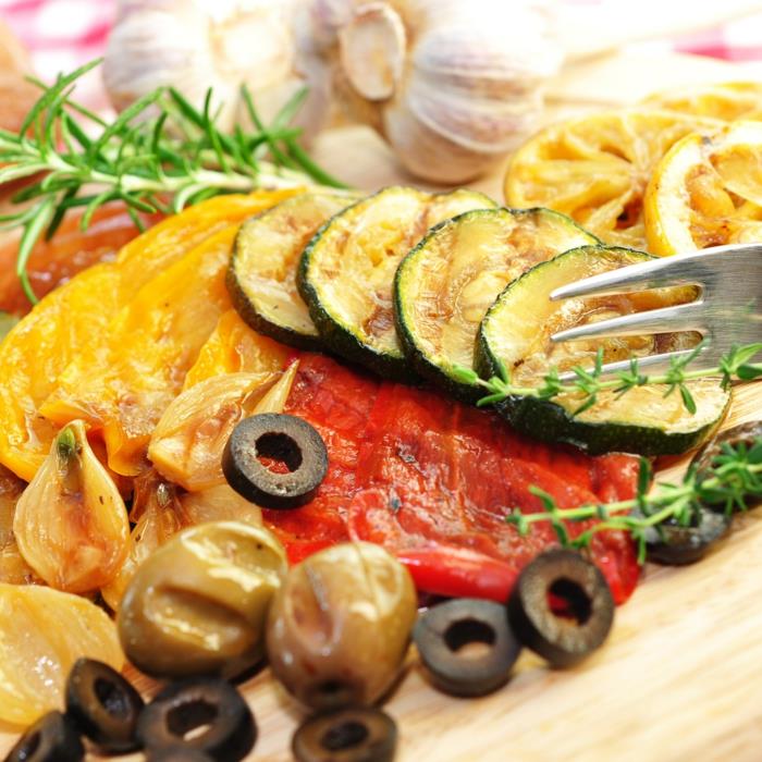 grilli kasvissyöjä vihannekset bbq kesäkurpitsa paprikat oliivit sitruuna valkosipuli rosmariini