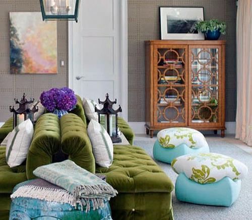 verhoiltu olohuone vihreä sohva istuintyyny ottomaanien