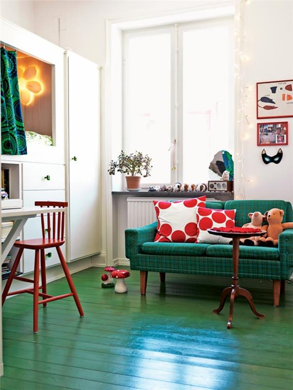vihreä sohva vihreä lattia tuoreet tyynyt olohuone