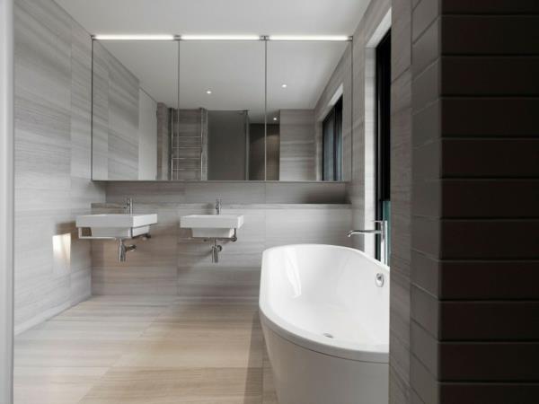 iso moderni talo kylpyhuone kylpyamme pesuallas peili
