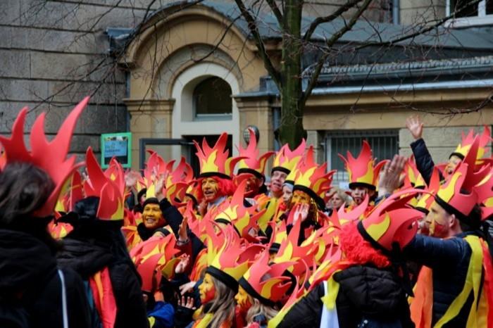 ryhmäpuvut karnevaali 2018 tulipalo