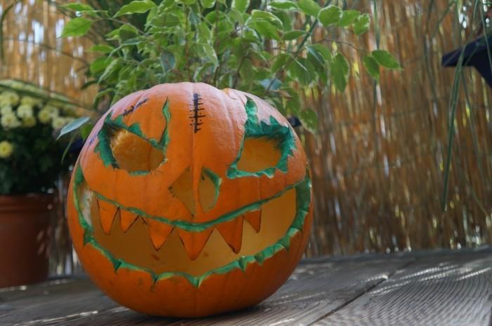 kammottava koristeidea halloweenille kurpitsalla