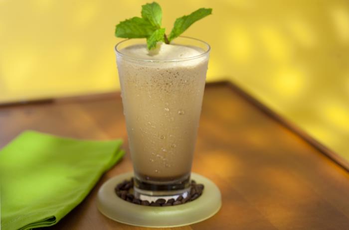 guarana -jauhe kylmät juomat kesä tuoretta minttua