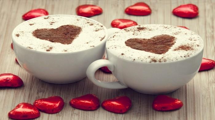 hyvää huomenta kahvi kahvi maitovaahto sydämet makeiset