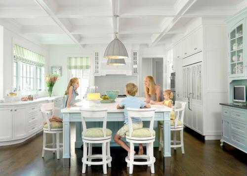 hyvä keittiösuunnittelu perustaa perheen valkoiset huonekalut ruokapöytä