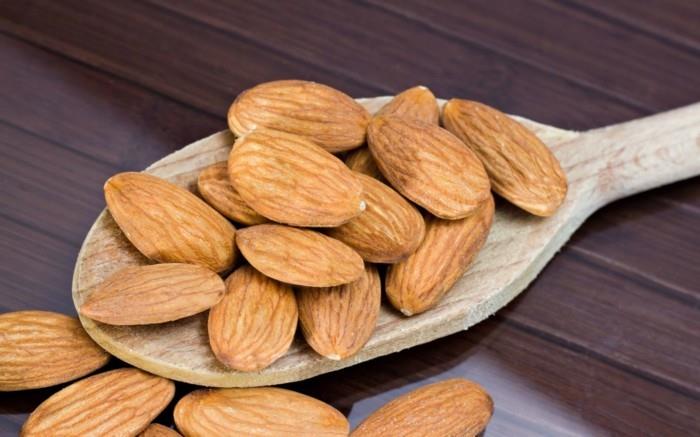 hiustenhoitovinkit pähkinät syövät manteleita terveellisesti