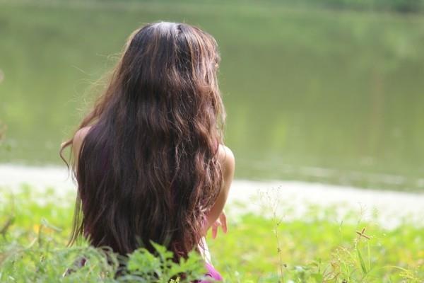 Vaalenna hiukset luonnollisesti kanelilla