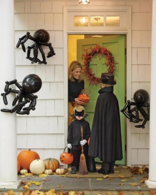 halloween -ulkokoristelu hämähäkkihahmot ilmapalloista