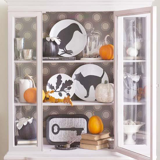 halloween -käsityöideoita astiasto esittelee kissan avaimet ja korpit