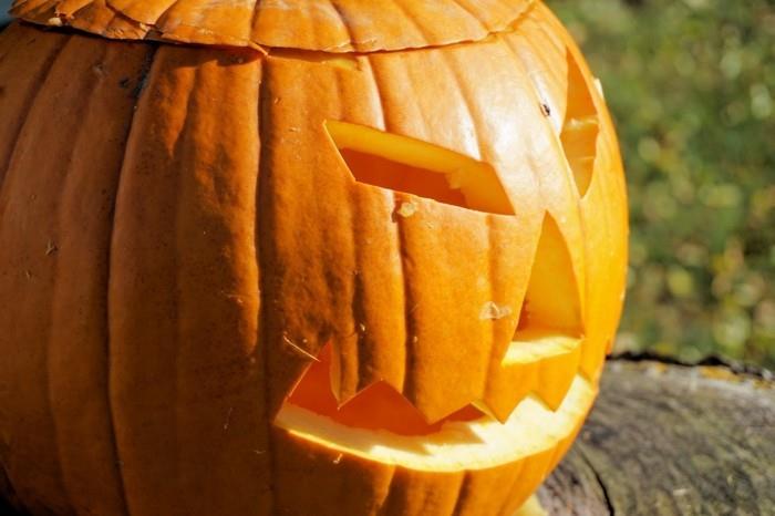 halloween -käsityöideoita kurpitsan veistosmalli