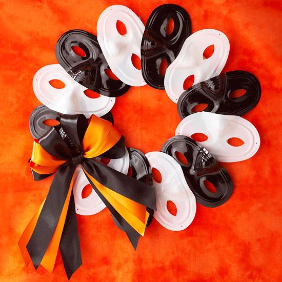 halloween -käsityöideat naamiaisseppele mustavalkoinen
