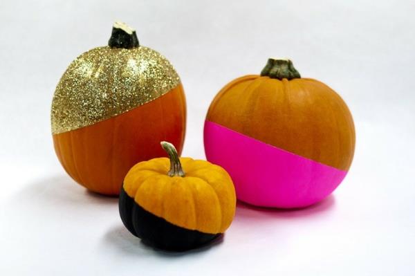 Halloween -koristelu värikkäitä kurpitsia