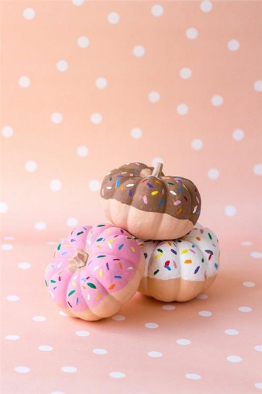 halloween -koristelu koristele pieniä kurpitsia munkkeina
