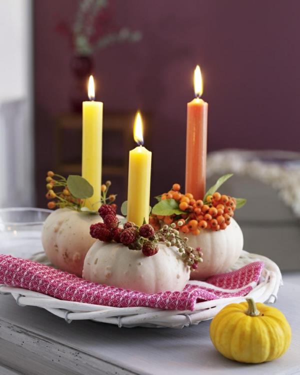halloween -koristelu pienet kurpitsat kynttilänjalka syksyn koristelu