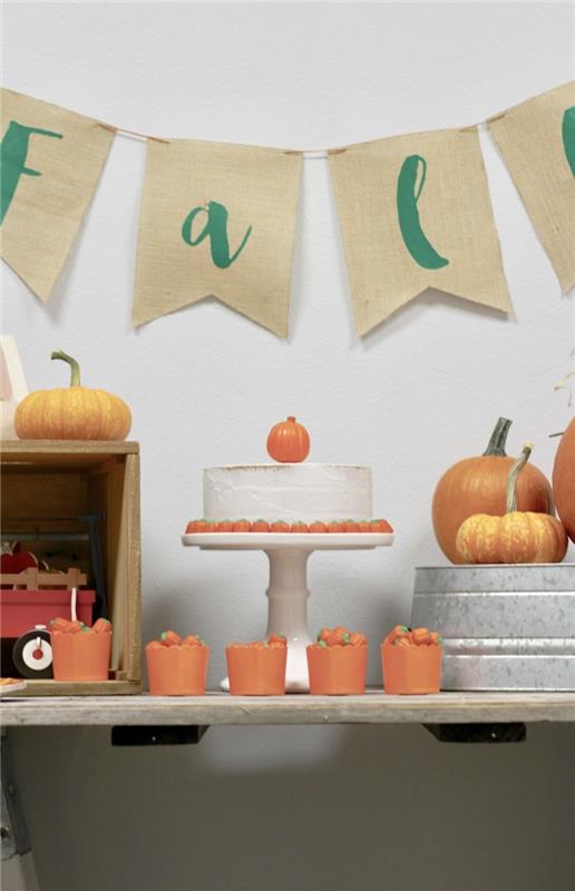 halloween -koriste oranssit kynttilät