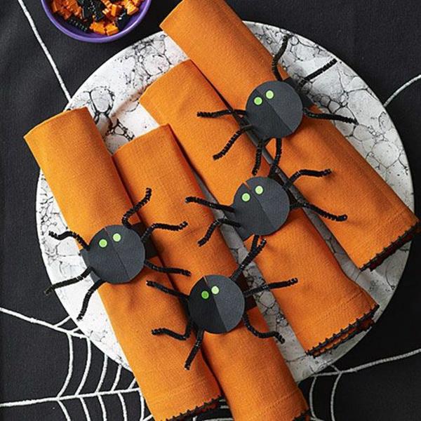 tee halloween -koristelu itsestäsi hauskaa taitettavia lautasliinoja