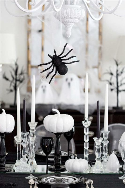 halloween -koristelu tyylikäs pöytäkoriste valkoisella mustalla