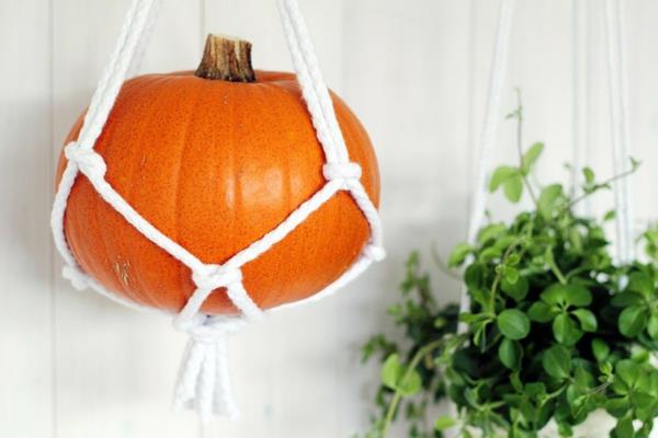 halloween -koriste roikkuu kurpitsa